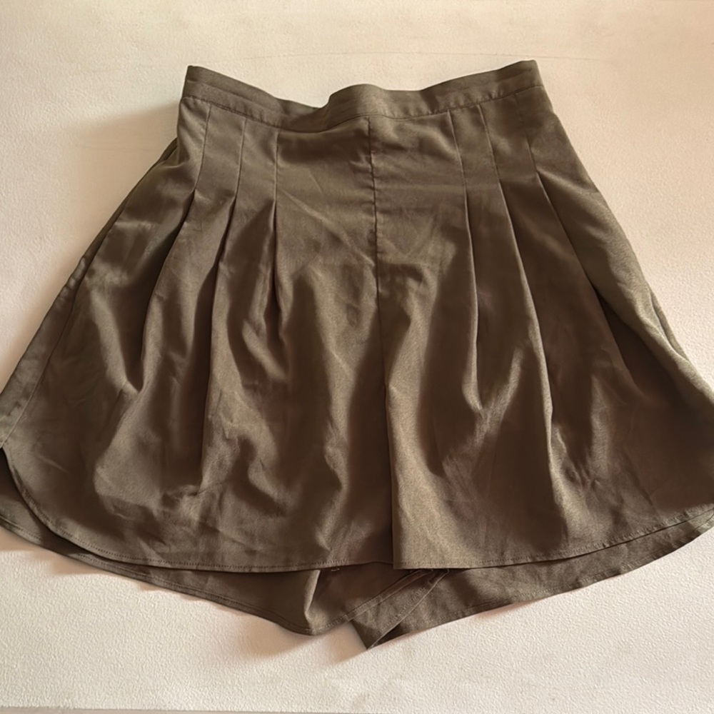 The Fifth Label High Waist Olive Green Shorts